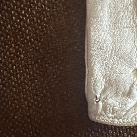 Vintage Sophisticated White Leather Gloves - Picture 3 of 14